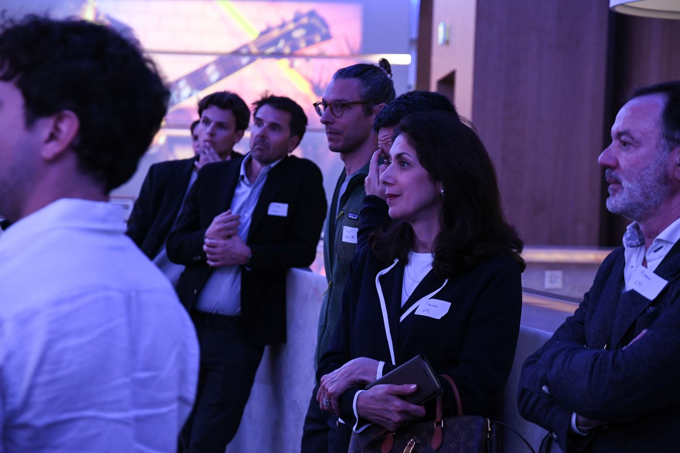Participants attentifs pendant la soirée, édition #1